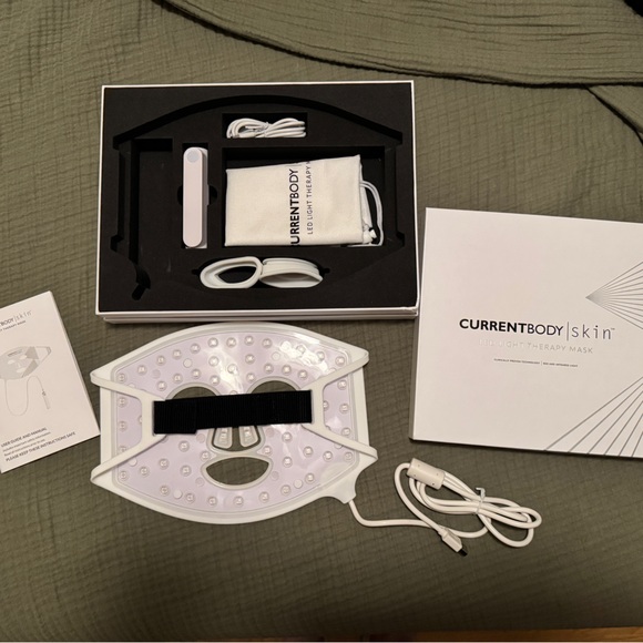CurrentBody LED Mask - Picture 2 of 3